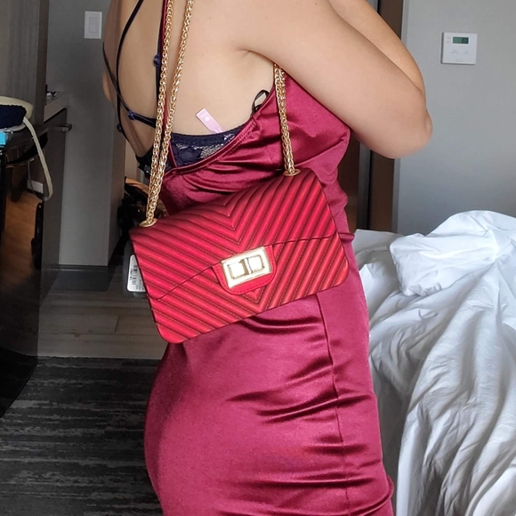 Red purse - Picture 2 of 2